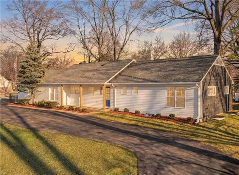 3520 W 93rd St, Leawood, KS 66206