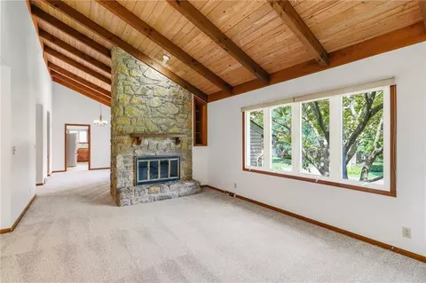 6001 W 68th St, Overland Park, KS 66204