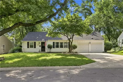 7591 High Dr, Prairie Village, KS 66208