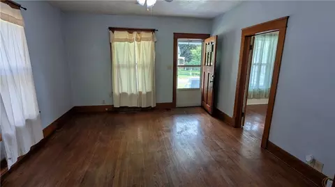 Living - 503 Kickapoo St, Hiawatha, KS 66434 photo 2 of 3