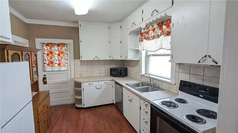 Kitchen - 503 Kickapoo St, Hiawatha, KS 66434 photo 1 of 1