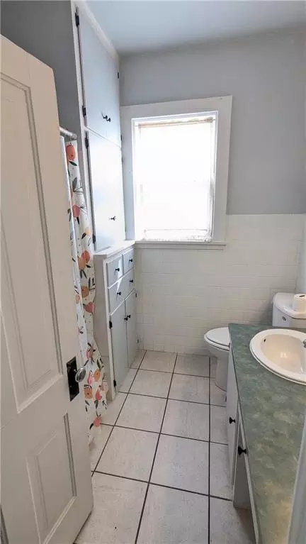 Bath - 503 Kickapoo St, Hiawatha, KS 66434 photo 1 of 2