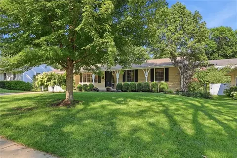 8705 Belleview Ave, Kansas City, MO 64114