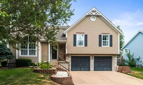 427 SE Franklin Ct, Blue Springs, MO 64014