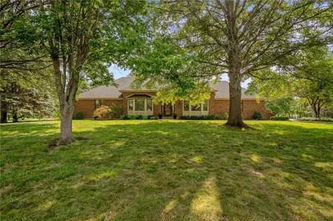 18275 Canterbury Rd, Stilwell, KS 66085