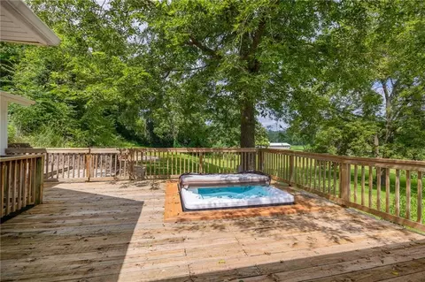 9406 SW State Route Jj, Saint Joseph, MO 64504