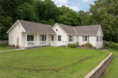 9406 SW State Route Jj, Saint Joseph, MO 64504