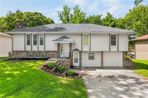 5524 NW Raintree Dr, Kansas City, MO 64152