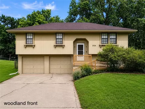 3704 N Woodland Ave, Kansas City, MO 64116