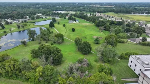 1612 Country Club Dr, Pleasant Hill, MO 64080