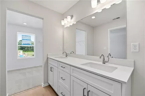 Bath - 1328 SE Windbreak Dr, Lees Summit, MO 64081 photo 4 of 5