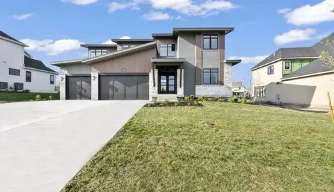 22041 W 99th Ter, Lenexa, KS 66220