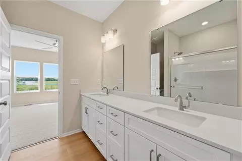 Bath - 1217 SE Windbreak St, Lees Summit, MO 64081 photo 2 of 4
