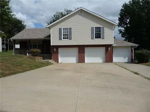 103 Hidden Pines Ln, Warrensburg, MO 64093