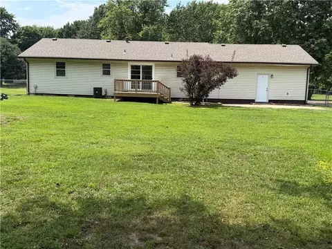 Exterior - 1605 S Pine St, Holden, MO 64040 photo 3 of 5