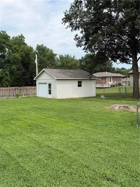 Exterior - 1605 S Pine St, Holden, MO 64040 photo 5 of 5