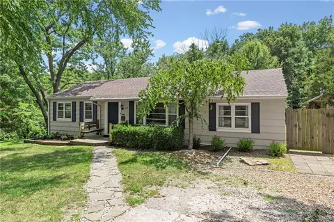 215 E 96th St, Kansas City, MO 64114