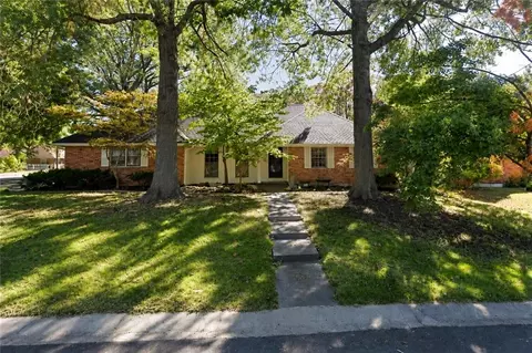 712 NW 10 St, Blue Springs, MO 64015