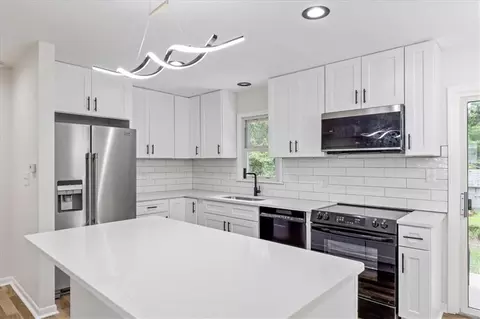 8907 Blue Ridge Blvd, Kansas City, MO 64138