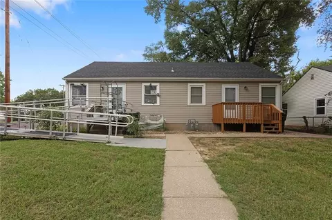 948 Cheyenne St, Leavenworth, KS 66048