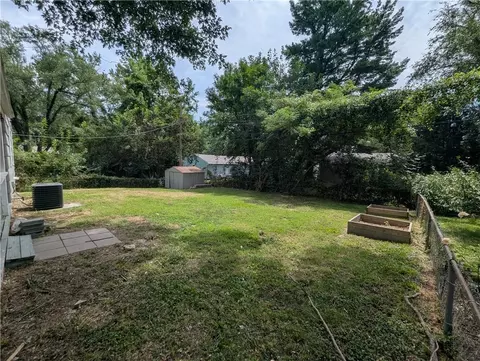Exterior - 9135 Richards Dr, Raytown, MO 64133 photo 6 of 8