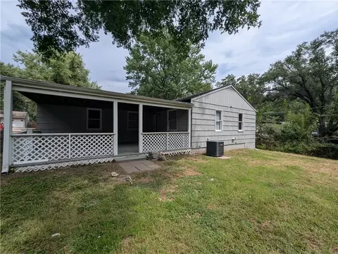 Exterior - 9135 Richards Dr, Raytown, MO 64133 photo 7 of 8