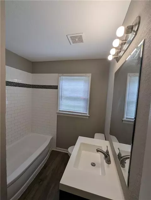 Bath - 9135 Richards Dr, Raytown, MO 64133 photo 2 of 4