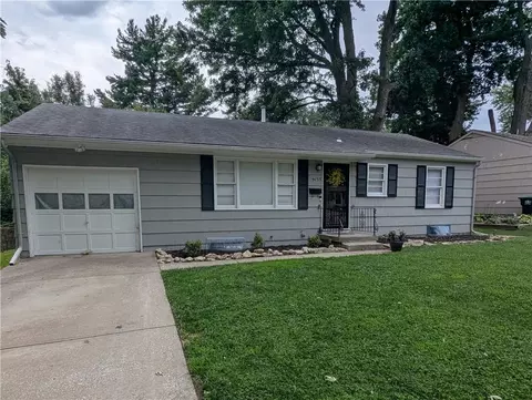 Exterior - 9135 Richards Dr, Raytown, MO 64133 photo 2 of 8