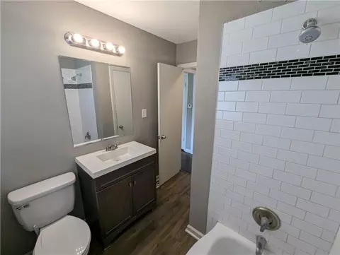 Bath - 9135 Richards Dr, Raytown, MO 64133 photo 4 of 4