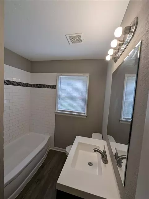 Bath - 9135 Richards Dr, Raytown, MO 64133 photo 3 of 4