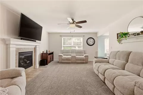 Living - 1526 Maple St, Eudora, KS 66025 photo 2 of 5