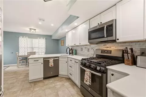 Kitchen - 1526 Maple St, Eudora, KS 66025 photo 4 of 5