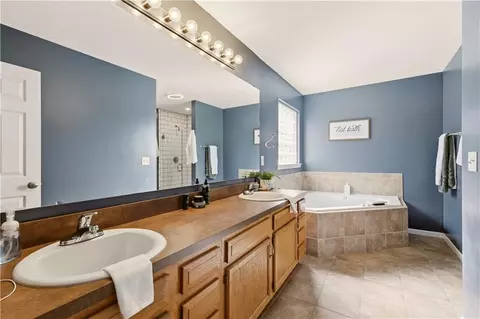 Bath - 1526 Maple St, Eudora, KS 66025 photo 2 of 4