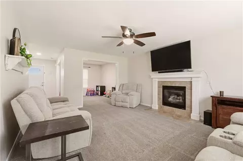 Living - 1526 Maple St, Eudora, KS 66025 photo 4 of 5