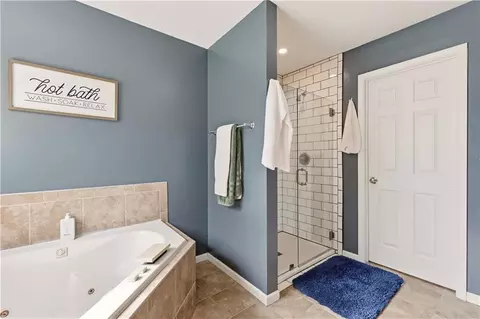 Bath - 1526 Maple St, Eudora, KS 66025 photo 3 of 4