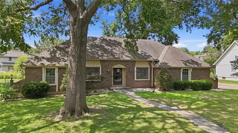 Exterior - 4332 S Dover Ave, Independence, MO 64055 photo 2 of 6