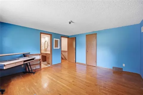Bedroom - 4332 S Dover Ave, Independence, MO 64055 photo 8 of 8