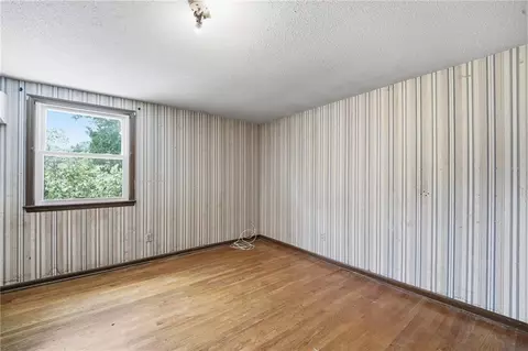 Bedroom - 4332 S Dover Ave, Independence, MO 64055 photo 5 of 8