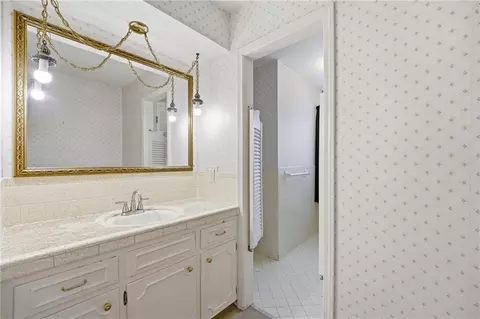 Bath - 4332 S Dover Ave, Independence, MO 64055 photo 5 of 9