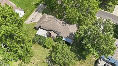 View/Area - 4332 S Dover Ave, Independence, MO 64055 photo 3 of 4