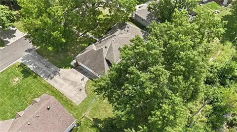 View/Area - 4332 S Dover Ave, Independence, MO 64055 photo 2 of 4