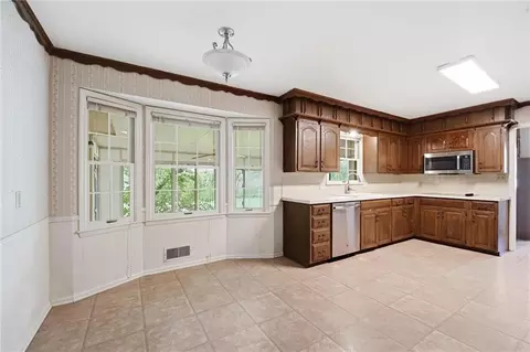 Kitchen - 4332 S Dover Ave, Independence, MO 64055 photo 4 of 4