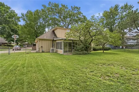 Exterior - 4332 S Dover Ave, Independence, MO 64055 photo 6 of 6