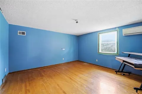 Bedroom - 4332 S Dover Ave, Independence, MO 64055 photo 7 of 8
