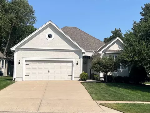 13653 Manor Rd, Leawood, KS 66224