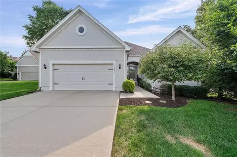 13653 Manor Rd, Leawood, KS 66224