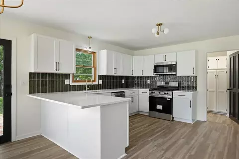 Kitchen - 1636 NE Thames Dr, Lees Summit, MO 64086 photo 3 of 4