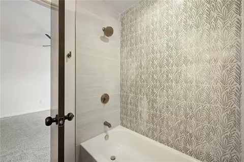 Bath - 1636 NE Thames Dr, Lees Summit, MO 64086 photo 3 of 4