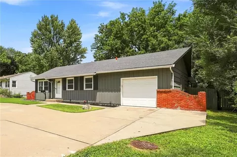Exterior - 13700 E 39th St, Independence, MO 64055 photo 2 of 5