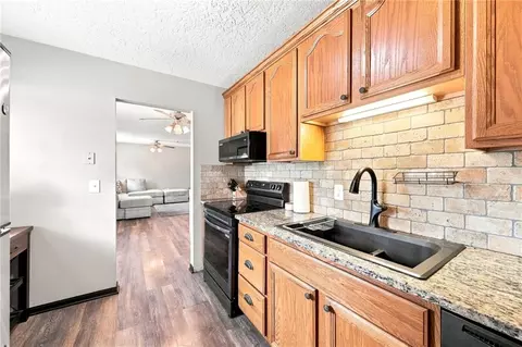 Kitchen - 13700 E 39th St, Independence, MO 64055 photo 3 of 3